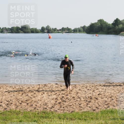 21.06.2025 - 27. Vierlanden-Triathlon MichiJ http://msf.ph/oto/7974889 15.06.2026 08:40:41 Schwimmen 5, 7 meine-sportfotos.de