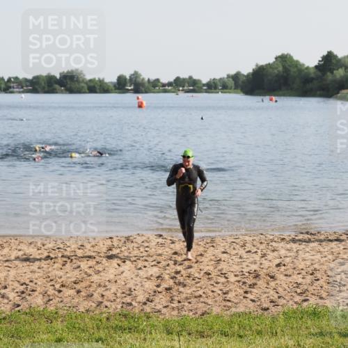21.06.2025 - 27. Vierlanden-Triathlon MichiJ http://msf.ph/oto/7974895 15.06.2026 08:40:41 Schwimmen 5, 7 meine-sportfotos.de