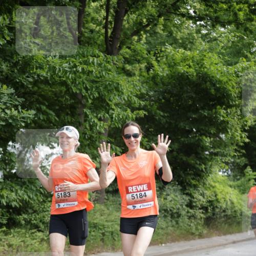 15.06.2025 - REWE Women's Run Jannik Wohlers http://msf.ph/oto/7974910 15.06.2025 10:09:42 Laufen 5183, 5184 meine-sportfotos.de