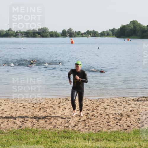21.06.2025 - 27. Vierlanden-Triathlon MichiJ http://msf.ph/oto/7974918 15.06.2026 08:40:42 Schwimmen 5 meine-sportfotos.de