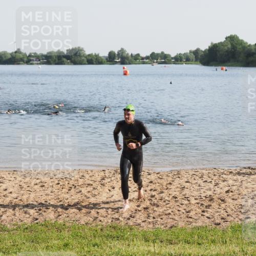 21.06.2025 - 27. Vierlanden-Triathlon MichiJ http://msf.ph/oto/7974923 15.06.2026 08:40:42 Schwimmen 5 meine-sportfotos.de