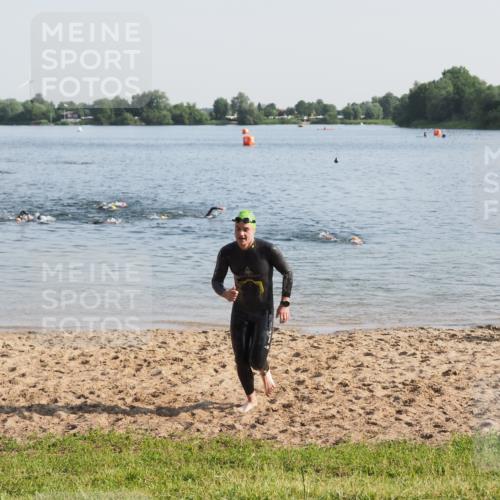 21.06.2025 - 27. Vierlanden-Triathlon MichiJ http://msf.ph/oto/7974928 15.06.2026 08:40:42 Schwimmen 5 meine-sportfotos.de
