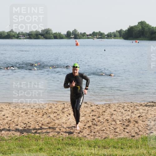 21.06.2025 - 27. Vierlanden-Triathlon MichiJ http://msf.ph/oto/7974933 15.06.2026 08:40:42 Schwimmen 5 meine-sportfotos.de