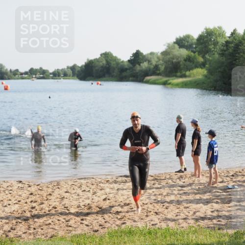 21.06.2025 - 27. Vierlanden-Triathlon MichiJ http://msf.ph/oto/7974991 15.06.2026 08:40:58 Schwimmen 99, 114 meine-sportfotos.de