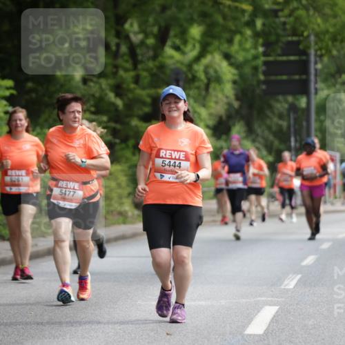15.06.2025 - REWE Women's Run Jannik Wohlers http://msf.ph/oto/7975016 15.06.2025 10:09:53 Laufen 5261, 5477, 5444 meine-sportfotos.de