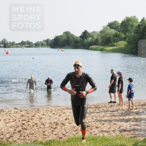 21.06.2025 - 27. Vierlanden-Triathlon MichiJ http://msf.ph/oto/7975024 15.06.2026 08:41:00 Schwimmen 99, 114, 129, 147 meine-sportfotos.de