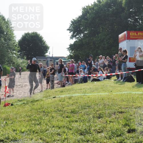 15.06.2025 - 27. Vierlanden-Triathlon KatJ http://msf.ph/oto/7975039 15.06.2025 08:28:31 Schwimmen 10 meine-sportfotos.de