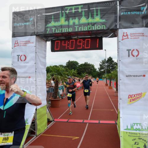 15.06.2025 - 7 Türme Triathlon Michael Strokosch http://msf.ph/oto/7975086 15.06.2025 14:09:00 Ziel 717, 860, 953, 956 meine-sportfotos.de
