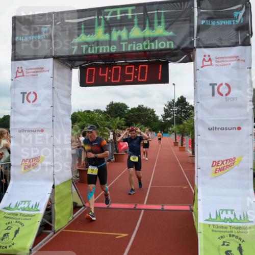 15.06.2025 - 7 Türme Triathlon Michael Strokosch http://msf.ph/oto/7975098 15.06.2025 14:09:01 Ziel 717, 860, 953, 956 meine-sportfotos.de