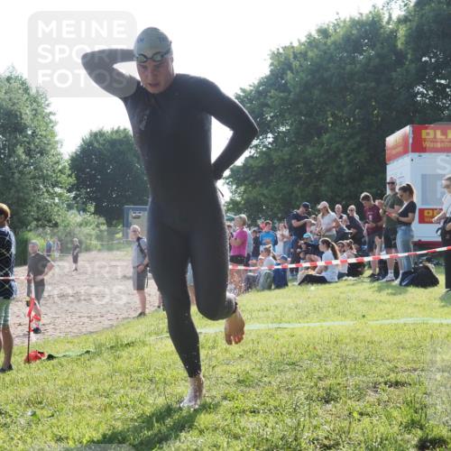 15.06.2025 - 27. Vierlanden-Triathlon KatJ http://msf.ph/oto/7975101 15.06.2025 08:28:34 Schwimmen 10 meine-sportfotos.de