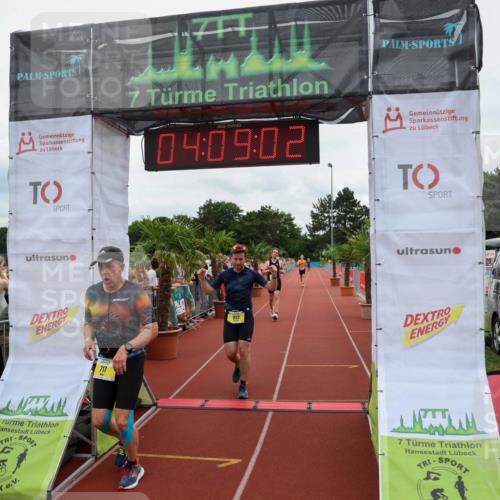 15.06.2025 - 7 Türme Triathlon Michael Strokosch http://msf.ph/oto/7975104 15.06.2025 14:09:02 Ziel 717, 860, 953, 956 meine-sportfotos.de
