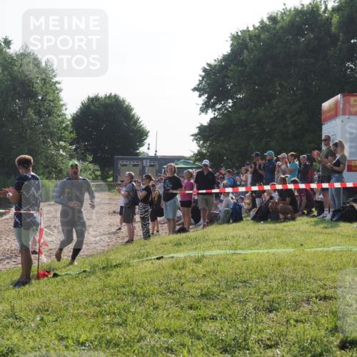 15.06.2025 - 27. Vierlanden-Triathlon KatJ http://msf.ph/oto/7975106 15.06.2025 08:29:22 Schwimmen 4, 51 meine-sportfotos.de