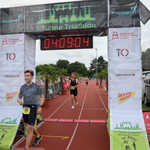 15.06.2025 - 7 Türme Triathlon Michael Strokosch http://msf.ph/oto/7975123 15.06.2025 14:09:04 Ziel 655, 717, 860, 953, 956 meine-sportfotos.de