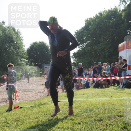 15.06.2025 - 27. Vierlanden-Triathlon KatJ http://msf.ph/oto/7975165 15.06.2025 08:29:25 Schwimmen 4, 51 meine-sportfotos.de