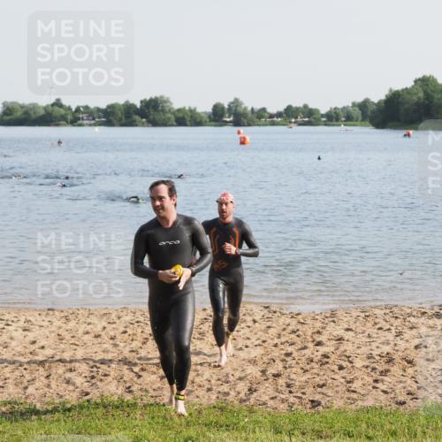 21.06.2025 - 27. Vierlanden-Triathlon MichiJ http://msf.ph/oto/7975354 15.06.2026 08:41:16 Schwimmen 22, 109, 111, 138, 147, 176 meine-sportfotos.de