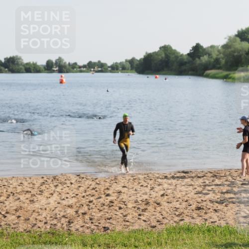21.06.2025 - 27. Vierlanden-Triathlon MichiJ http://msf.ph/oto/7975418 15.06.2026 08:41:42 Schwimmen 122 meine-sportfotos.de