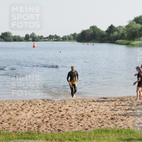 21.06.2025 - 27. Vierlanden-Triathlon MichiJ http://msf.ph/oto/7975428 15.06.2026 08:41:42 Schwimmen 122 meine-sportfotos.de