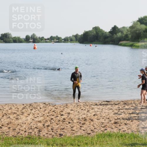 21.06.2025 - 27. Vierlanden-Triathlon MichiJ http://msf.ph/oto/7975433 15.06.2026 08:41:42 Schwimmen 122 meine-sportfotos.de