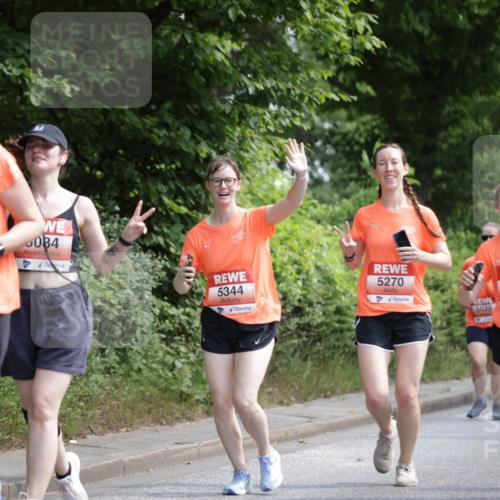 15.06.2025 - REWE Women's Run Jannik Wohlers http://msf.ph/oto/7975436 15.06.2025 10:10:13 Laufen 5559, 084, 5344, 5270, 5029, 5450 meine-sportfotos.de