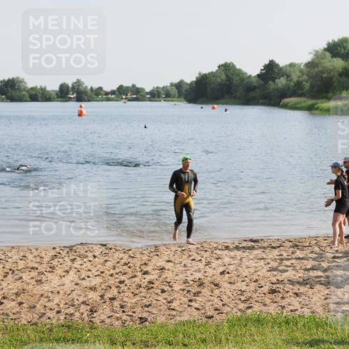 21.06.2025 - 27. Vierlanden-Triathlon MichiJ http://msf.ph/oto/7975439 15.06.2026 08:41:42 Schwimmen 122 meine-sportfotos.de