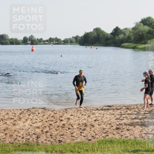 21.06.2025 - 27. Vierlanden-Triathlon MichiJ http://msf.ph/oto/7975443 15.06.2026 08:41:42 Schwimmen 122 meine-sportfotos.de
