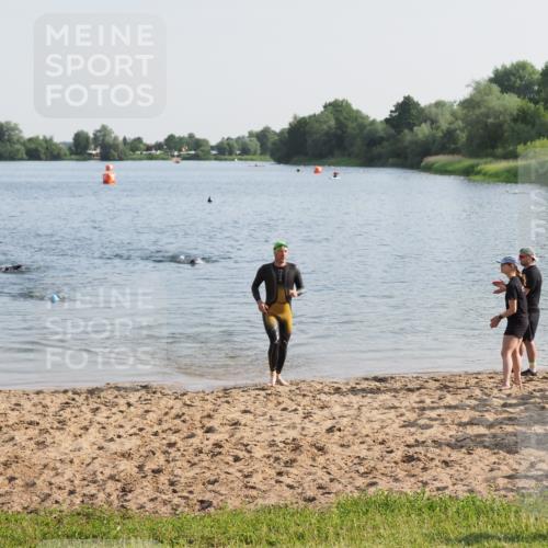 21.06.2025 - 27. Vierlanden-Triathlon MichiJ http://msf.ph/oto/7975450 15.06.2026 08:41:43 Schwimmen 122 meine-sportfotos.de