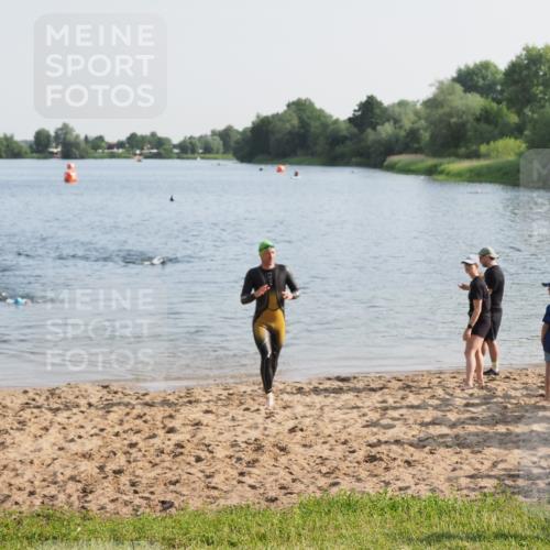 21.06.2025 - 27. Vierlanden-Triathlon MichiJ http://msf.ph/oto/7975465 15.06.2026 08:41:43 Schwimmen 122 meine-sportfotos.de