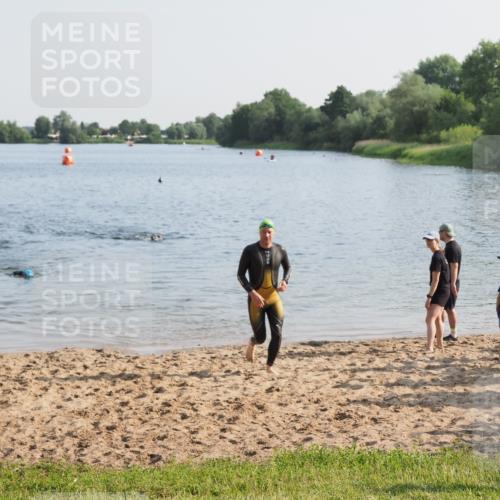21.06.2025 - 27. Vierlanden-Triathlon MichiJ http://msf.ph/oto/7975486 15.06.2026 08:41:44 Schwimmen 122 meine-sportfotos.de