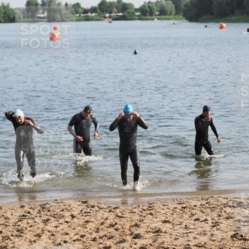 21.06.2025 - 27. Vierlanden-Triathlon MichiJ http://msf.ph/oto/7975491 15.06.2026 08:42:02 Schwimmen 128 meine-sportfotos.de