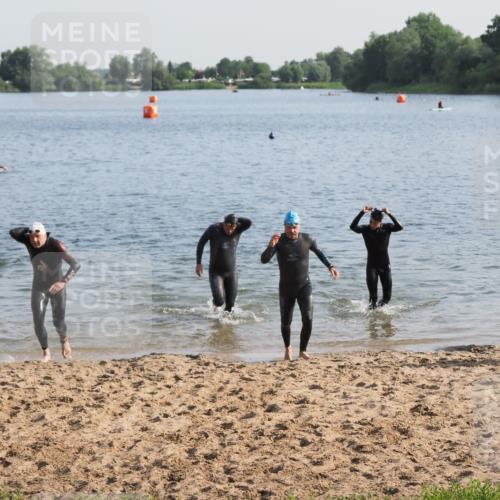 21.06.2025 - 27. Vierlanden-Triathlon MichiJ http://msf.ph/oto/7975534 15.06.2026 08:42:04 Schwimmen 121, 128 meine-sportfotos.de