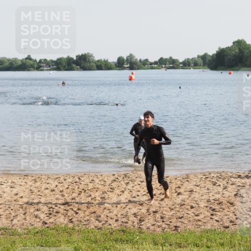 21.06.2025 - 27. Vierlanden-Triathlon MichiJ http://msf.ph/oto/7975567 15.06.2026 08:42:13 Schwimmen 71, 121, 128, 135, 191 meine-sportfotos.de