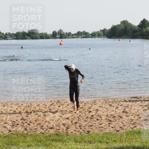 21.06.2025 - 27. Vierlanden-Triathlon MichiJ http://msf.ph/oto/7975595 15.06.2026 08:42:16 Schwimmen 71, 121, 135, 191 meine-sportfotos.de