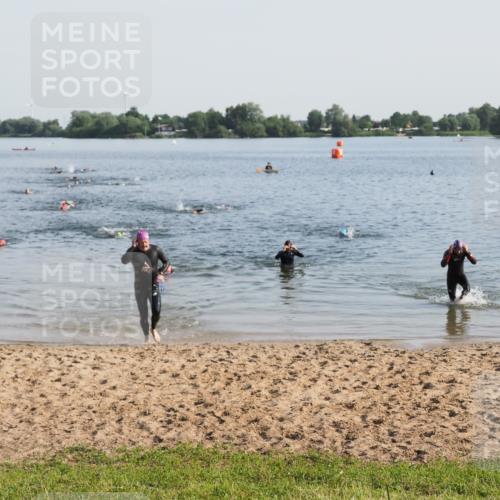 21.06.2025 - 27. Vierlanden-Triathlon MichiJ http://msf.ph/oto/7975634 15.06.2026 08:42:47 Schwimmen 137, 154 meine-sportfotos.de
