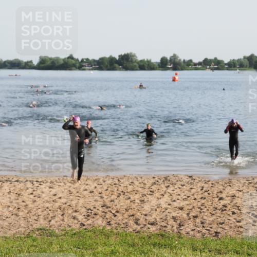 21.06.2025 - 27. Vierlanden-Triathlon MichiJ http://msf.ph/oto/7975658 15.06.2026 08:42:48 Schwimmen 137, 154 meine-sportfotos.de