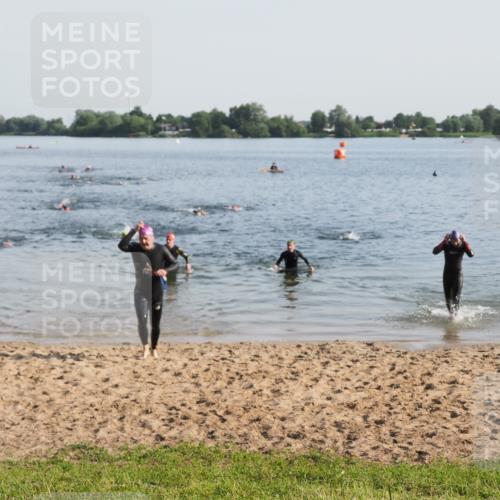 21.06.2025 - 27. Vierlanden-Triathlon MichiJ http://msf.ph/oto/7975664 15.06.2026 08:42:48 Schwimmen 137, 154 meine-sportfotos.de