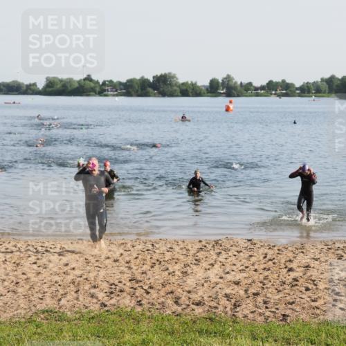 21.06.2025 - 27. Vierlanden-Triathlon MichiJ http://msf.ph/oto/7975674 15.06.2026 08:42:49 Schwimmen 137, 154 meine-sportfotos.de