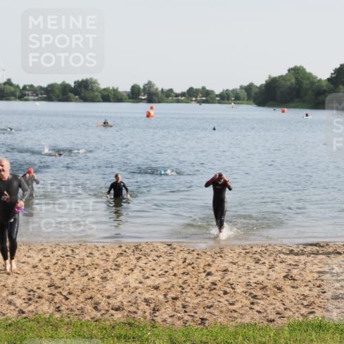 21.06.2025 - 27. Vierlanden-Triathlon MichiJ http://msf.ph/oto/7975682 15.06.2026 08:42:49 Schwimmen 137, 154 meine-sportfotos.de