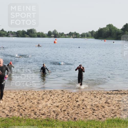 21.06.2025 - 27. Vierlanden-Triathlon MichiJ http://msf.ph/oto/7975685 15.06.2026 08:42:49 Schwimmen 137, 154 meine-sportfotos.de
