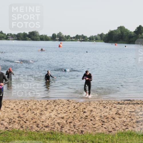 21.06.2025 - 27. Vierlanden-Triathlon MichiJ http://msf.ph/oto/7975690 15.06.2026 08:42:50 Schwimmen 137, 154 meine-sportfotos.de