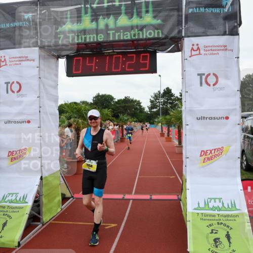 15.06.2025 - 7 Türme Triathlon Michael Strokosch http://msf.ph/oto/7975697 15.06.2025 14:10:29 Ziel 990, 1154 meine-sportfotos.de