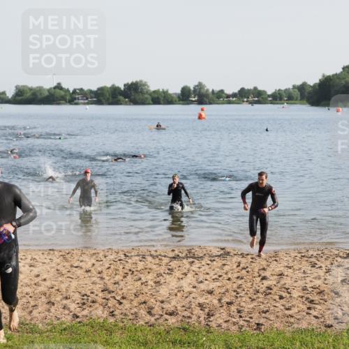 21.06.2025 - 27. Vierlanden-Triathlon MichiJ http://msf.ph/oto/7975718 15.06.2026 08:42:51 Schwimmen 18, 137, 154 meine-sportfotos.de