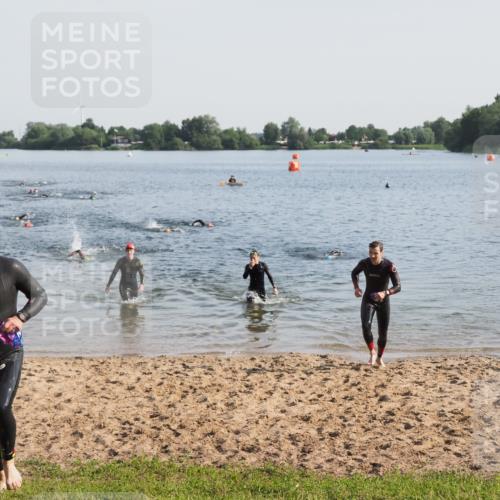 21.06.2025 - 27. Vierlanden-Triathlon MichiJ http://msf.ph/oto/7975724 15.06.2026 08:42:51 Schwimmen 18, 137, 154 meine-sportfotos.de