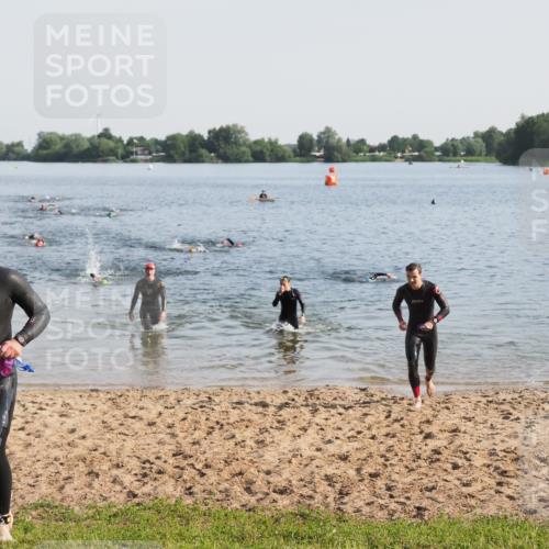 21.06.2025 - 27. Vierlanden-Triathlon MichiJ http://msf.ph/oto/7975728 15.06.2026 08:42:51 Schwimmen 18, 137, 154 meine-sportfotos.de