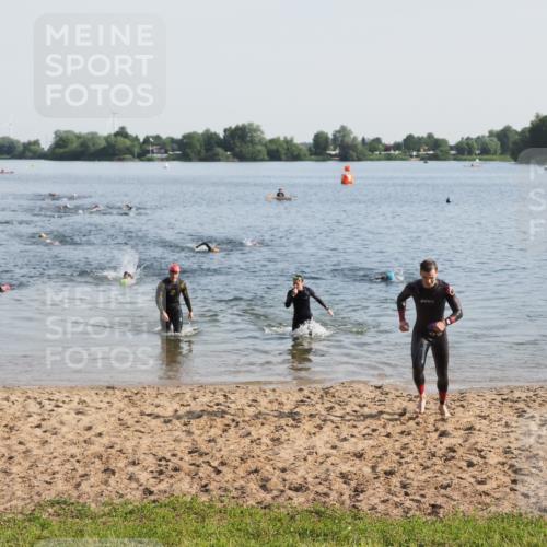21.06.2025 - 27. Vierlanden-Triathlon MichiJ http://msf.ph/oto/7975733 15.06.2026 08:42:52 Schwimmen 18, 137, 154 meine-sportfotos.de