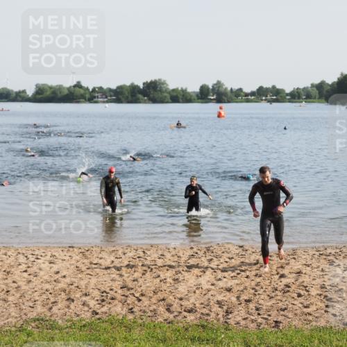 21.06.2025 - 27. Vierlanden-Triathlon MichiJ http://msf.ph/oto/7975738 15.06.2026 08:42:52 Schwimmen 18, 137, 154 meine-sportfotos.de