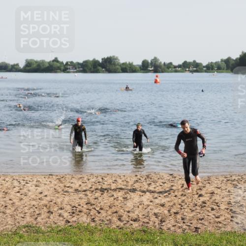 21.06.2025 - 27. Vierlanden-Triathlon MichiJ http://msf.ph/oto/7975741 15.06.2026 08:42:52 Schwimmen 18, 137, 154 meine-sportfotos.de