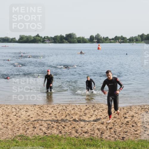 21.06.2025 - 27. Vierlanden-Triathlon MichiJ http://msf.ph/oto/7975751 15.06.2026 08:42:53 Schwimmen 18, 137, 154 meine-sportfotos.de