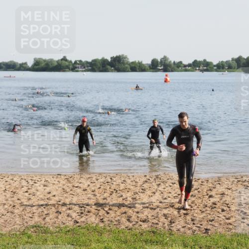 21.06.2025 - 27. Vierlanden-Triathlon MichiJ http://msf.ph/oto/7975758 15.06.2026 08:42:53 Schwimmen 18, 137, 154 meine-sportfotos.de
