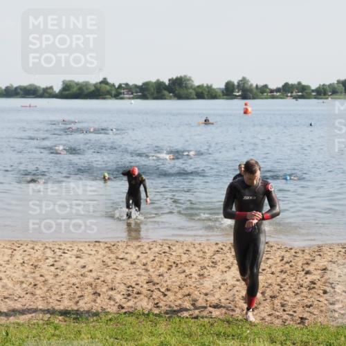 21.06.2025 - 27. Vierlanden-Triathlon MichiJ http://msf.ph/oto/7975773 15.06.2026 08:42:54 Schwimmen 18, 137, 154 meine-sportfotos.de