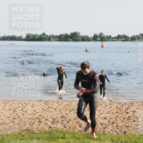 21.06.2025 - 27. Vierlanden-Triathlon MichiJ http://msf.ph/oto/7975789 15.06.2026 08:42:55 Schwimmen 18, 137, 154 meine-sportfotos.de